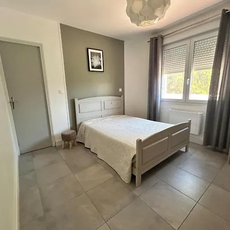40 M2 Avec Parking Et Petite Terrasse * Montfaucon (Gard)