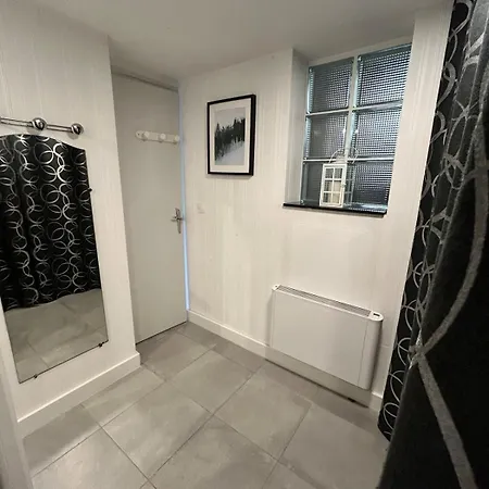 40 M2 Avec Parking Et Petite Terrasse شقة *