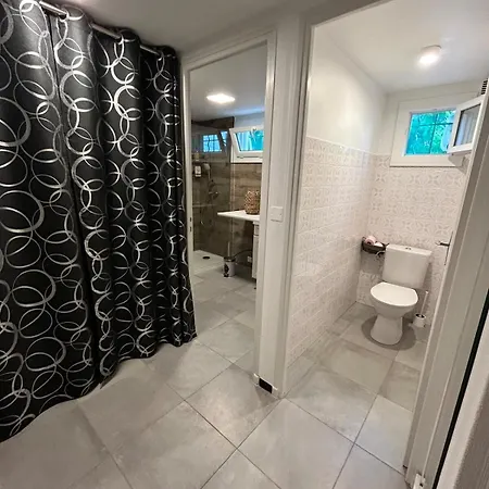 شقة 40 M2 Avec Parking Et Petite Terrasse Montfaucon (Gard)