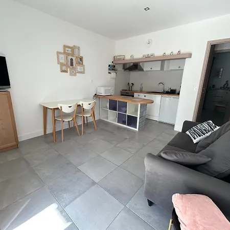 40 M2 Avec Parking Et Petite Terrasse Appartamento