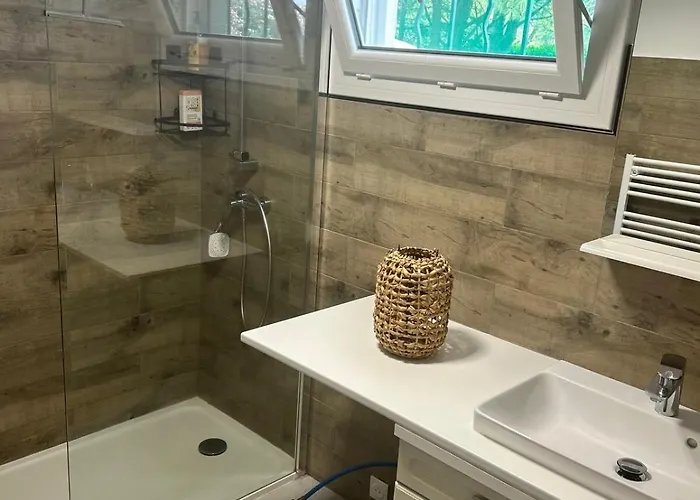 דירה 40 M2 Avec Parking Et Petite Terrasse Montfaucon (Gard)