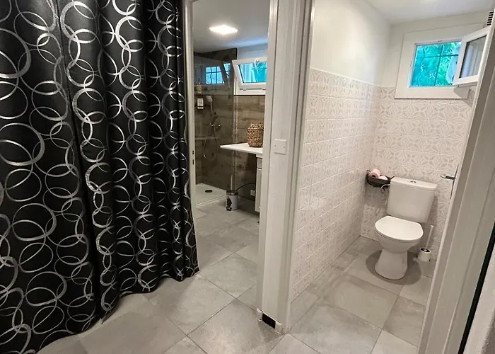 דירה 40 M2 Avec Parking Et Petite Terrasse Montfaucon (Gard)
